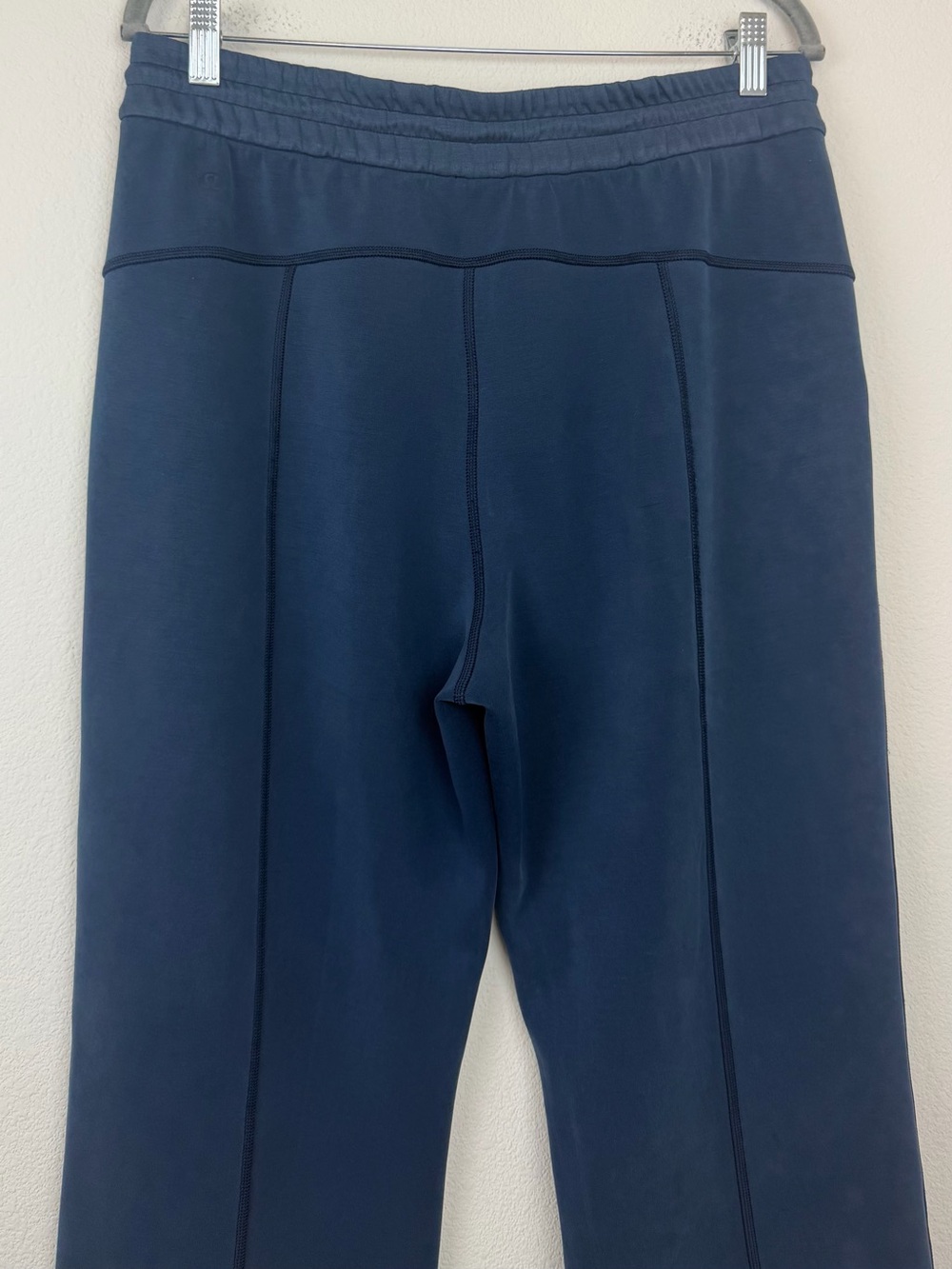 Lululemon Softstreme High-Rise Pant
True Navy Size 10 - Picture 10 of 14